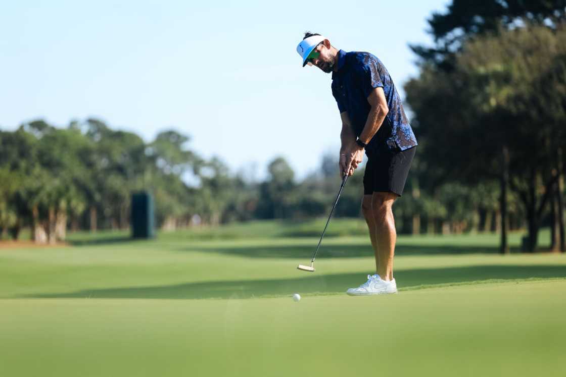Michael Phelps playing golf Michael Phelps playing golf