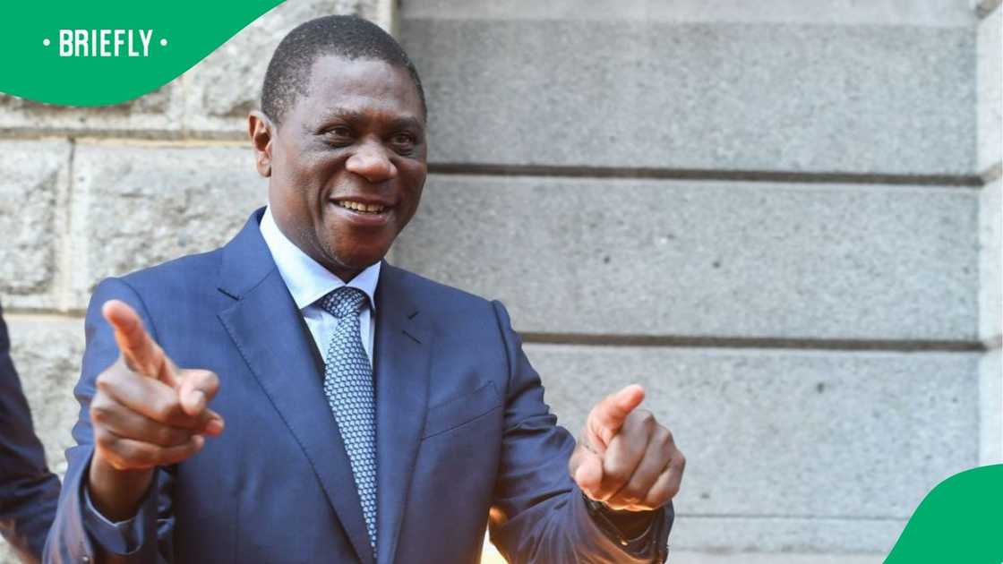 Viral scenes of Mashatile unwinding with friends leaves SA unimpressed