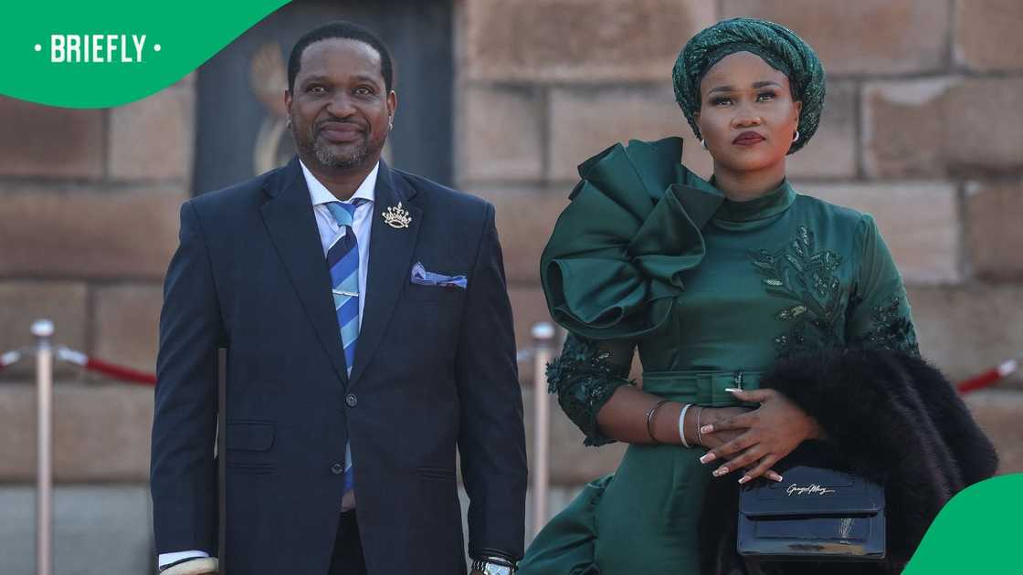 Zulu King Misuzulu kaZwelithini (L) and his third wife Nomzamo Masesi Myeni (R) pose for a picture as they arrive ahead of the inauguration of South Africa's Cyril Ramaphosa as President at the Union Buildings in Pretoria on June 19, 2024