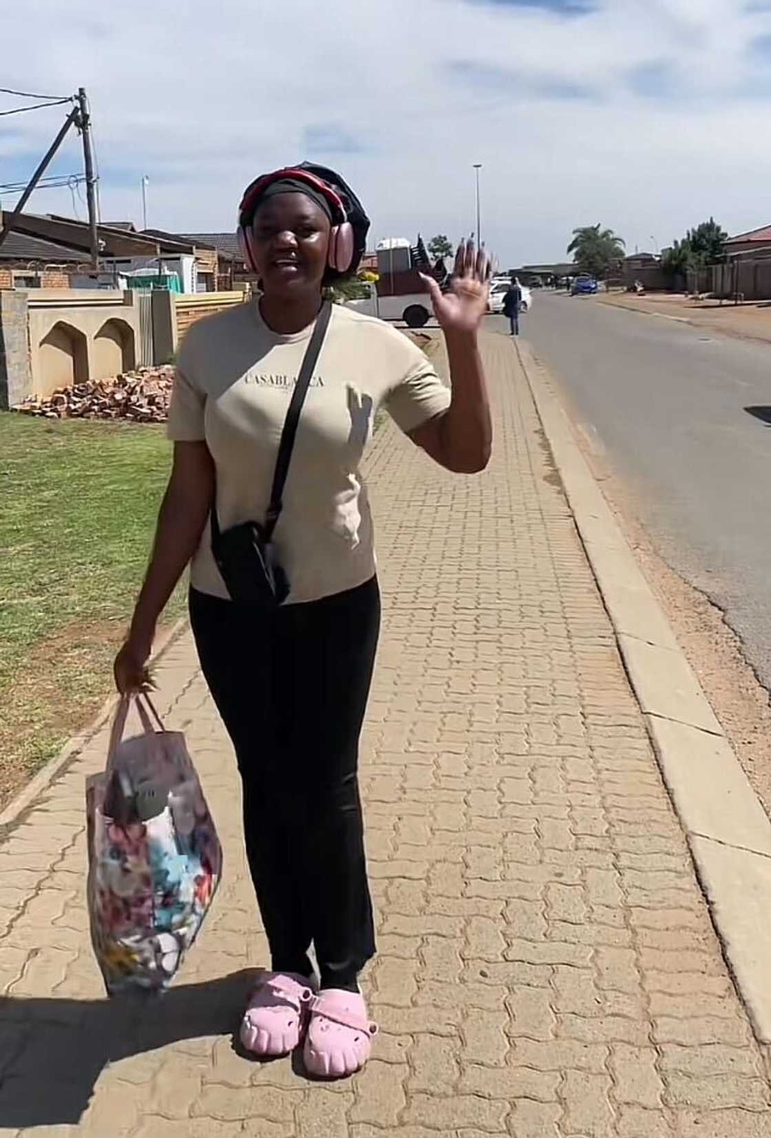 A Johannesburg woman gave a behind-the-scenes look at a day in the life of a Small Street makeup artist.