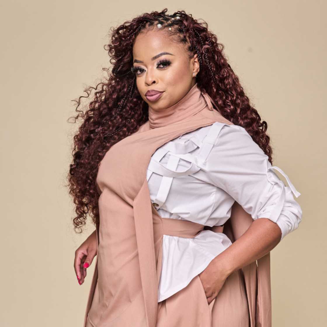 Minnie Ntuli attacked Londie London. Minnie Ntuli attacked Londie London.