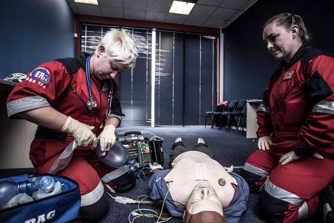 Can I study paramedic at ER24?