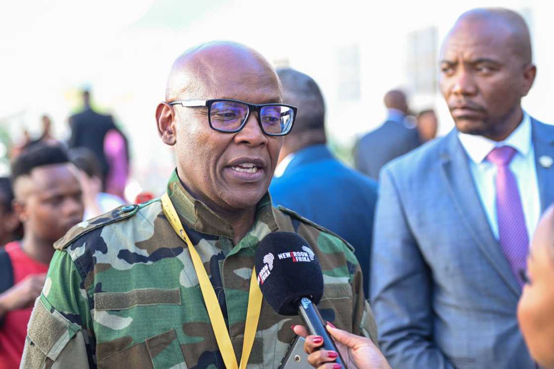 Mzwanele Manyi suggested that employees work on Saturdays and Sundays Mzwanele Manyi suggested that employees work on Saturdays and Sundays