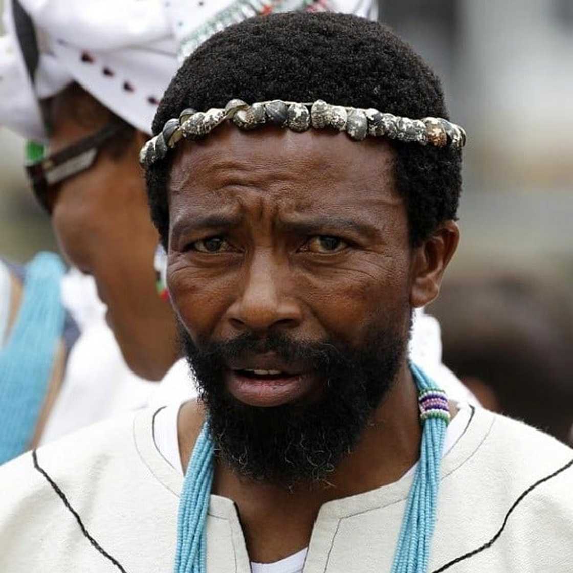 Buyelekhaya Dalindyebo bio, age, children, wife, parents, release from jail, house, profile. Buyelekhaya Dalindyebo bio, age, children, wife, parents, release from jail, house, profile.