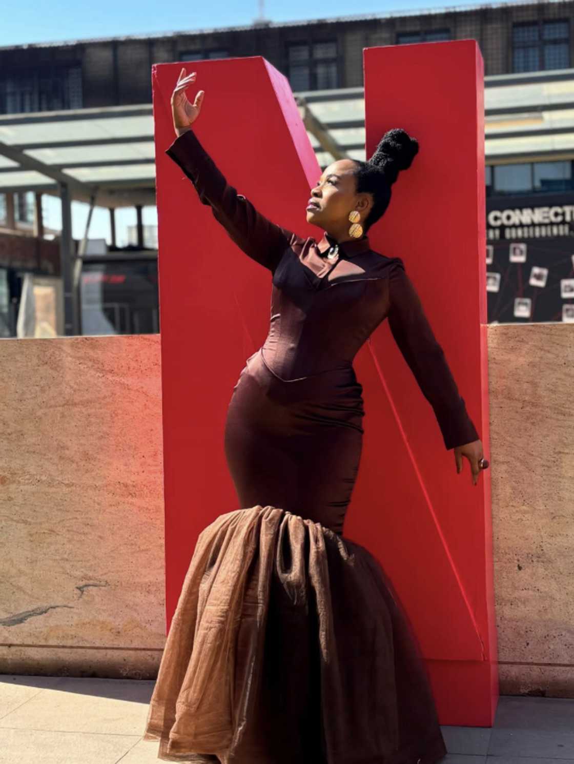 Sindi Dlathu's supporters came to her defence Sindi Dlathu's supporters came to her defence