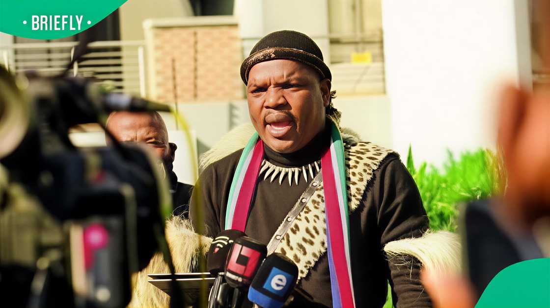 Fans discussed Ngizwe Mchunu's time at 'Ukhozi FM'