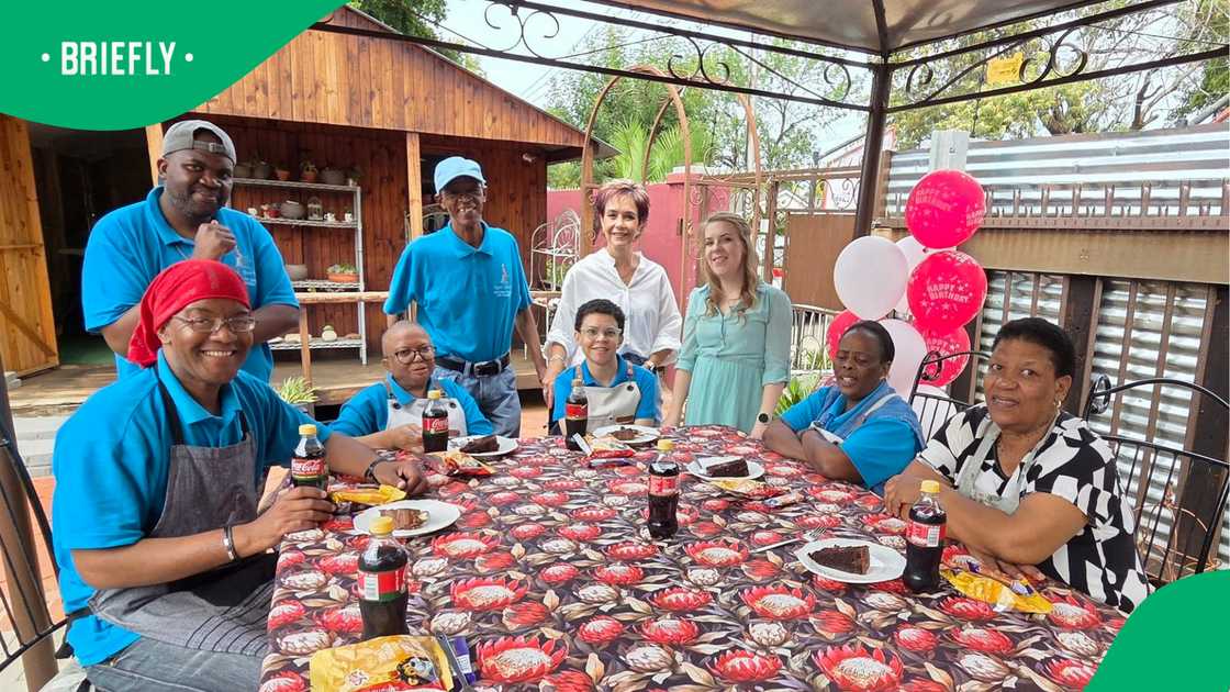Granny Gloria’s handmade teacher bags spark strong support from Mzansi