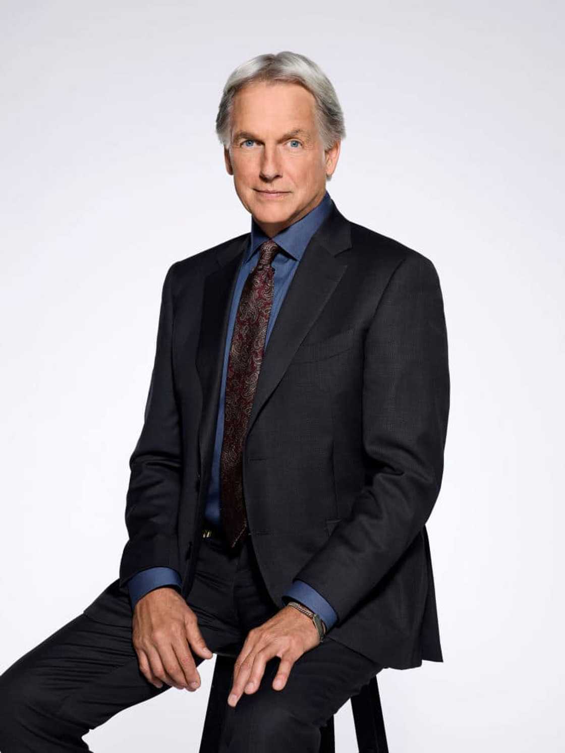 Mark Harmon's height: 6 ft (1.83 m) Mark Harmon's height: 6 ft (1.83 m)
