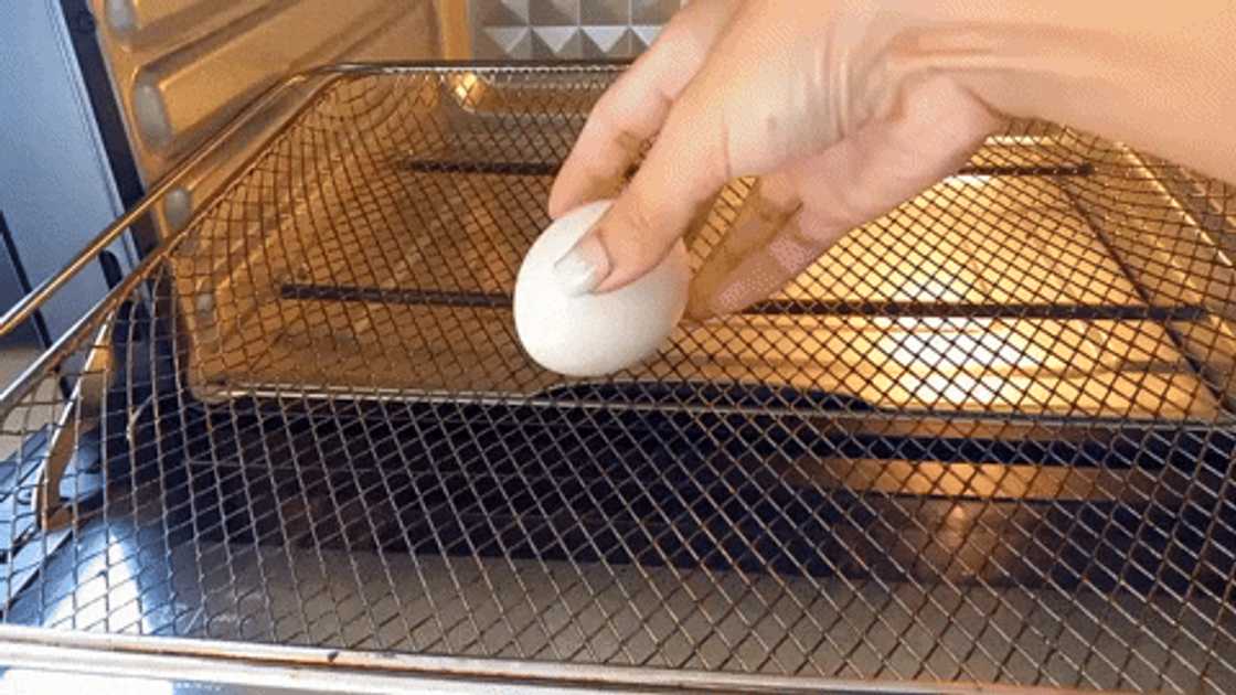 Boiling eggs in the air fryer Boiling eggs in the air fryer