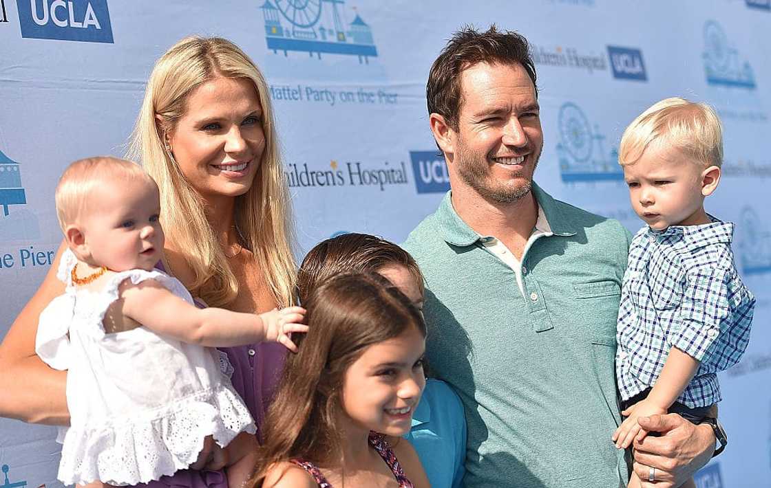 Mark-Paul Gosselaar's wife flipping out Mark-Paul Gosselaar's wife flipping out