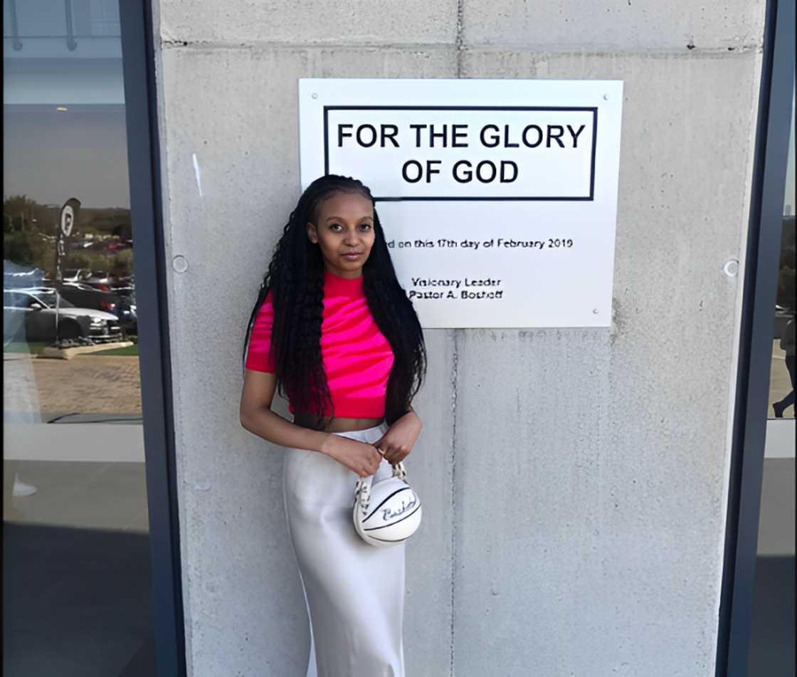 Mzansi congratulated a 29-year-old lady who changed careers in 12 months Mzansi congratulated a 29-year-old lady who changed careers in 12 months