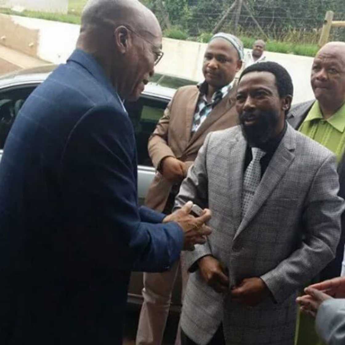 Buyelekhaya Dalindyebo bio, age, children, wife, parents, release from jail, house, profile. Buyelekhaya Dalindyebo bio, age, children, wife, parents, release from jail, house, profile.