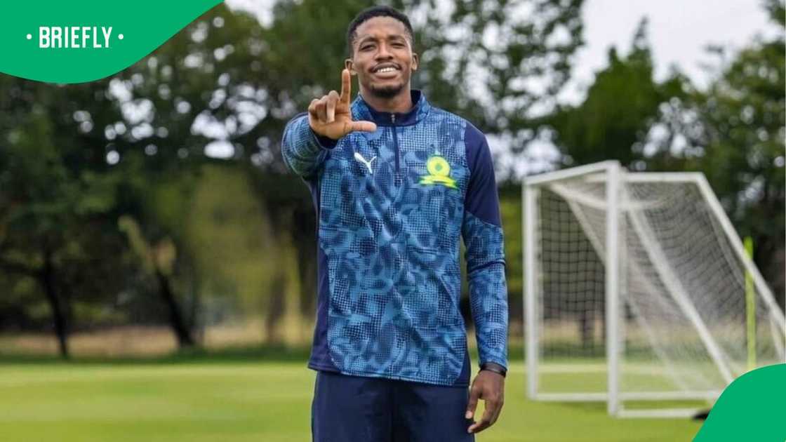 Monnapule Saleng, Mamelodi Sundowns, Orlando Pirates.