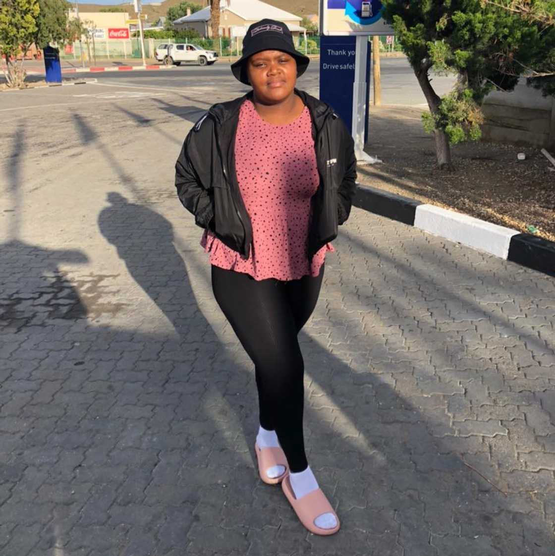 Social media users advised a lady to try shopping at Shoprite saying she would get more items for R600 Social media users advised a lady to try shopping at Shoprite saying she would get more items for R600