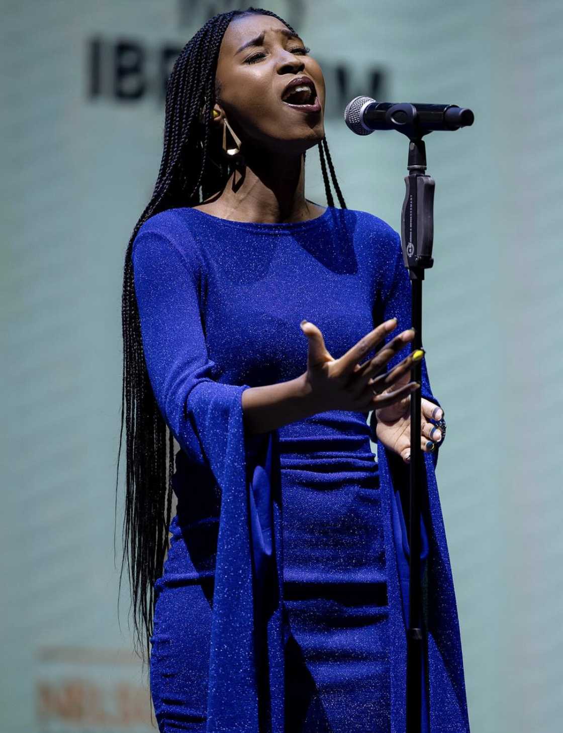 A fan posted a video of Yallunder singing A fan posted a video of Yallunder singing