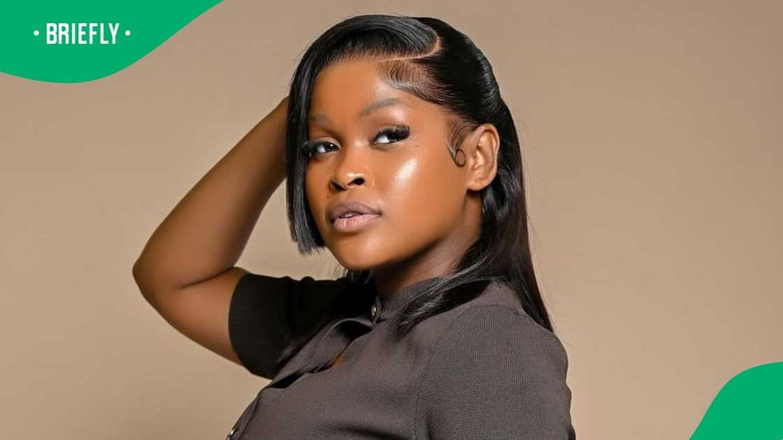 Shandesh and her girlfriend go on vacation Shandesh and her girlfriend go on vacation