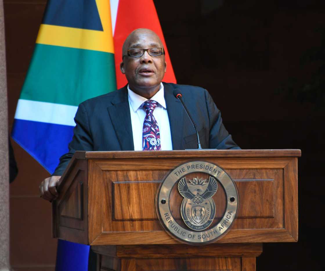 Aaron Motsoaledi said he knew nothing of a deal between the ANC and the DA Aaron Motsoaledi said he knew nothing of a deal between the ANC and the DA