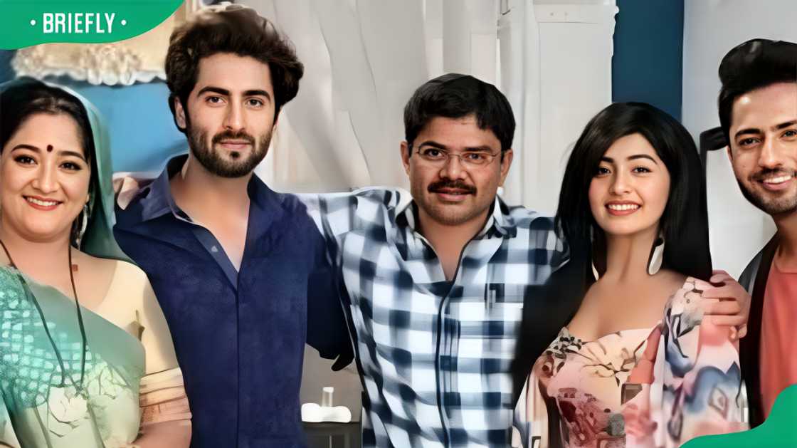 Ring of Fire cast posing for a group photo