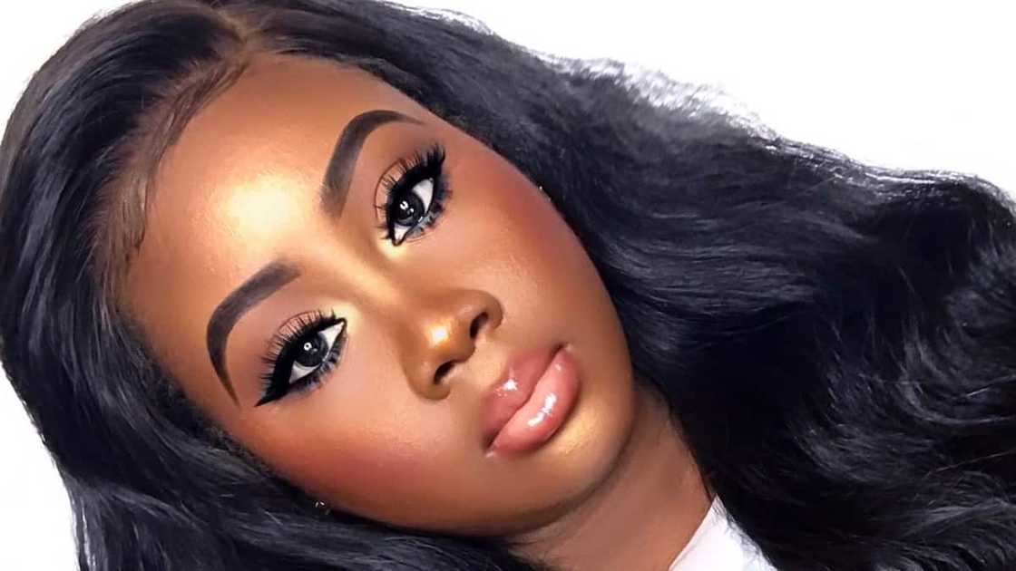 How to apply makeup How to apply makeup