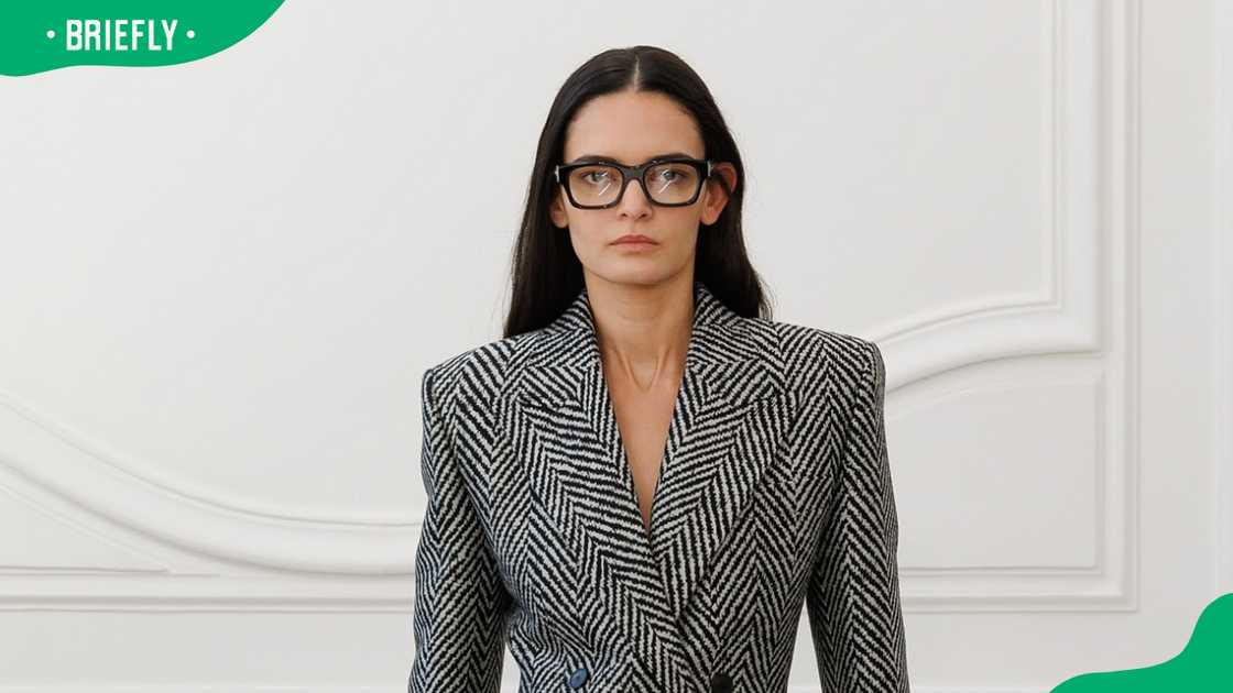 Wanessa Milhomem in a chic herringbone blazer. Wanessa Milhomem in a chic herringbone blazer.