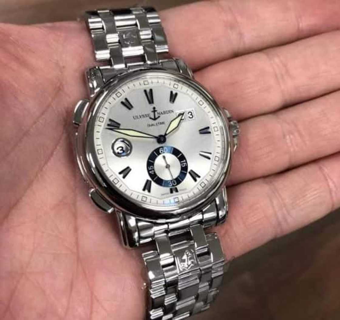 Bill Gates proudly wears a $70 Casio watch Bill Gates proudly wears a $70 Casio watch