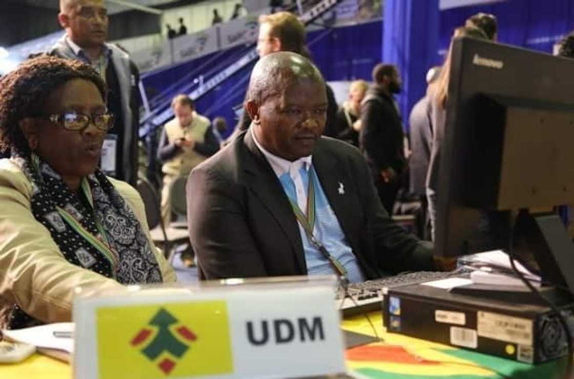 holomisa holomisa