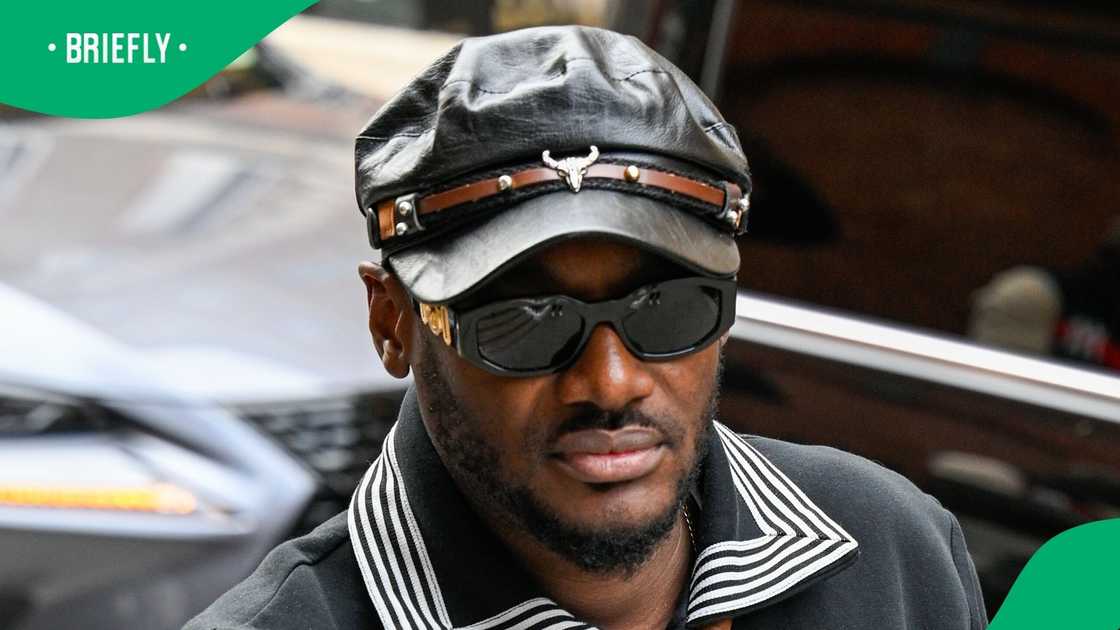 2Baba receives hot clap from his new wife 2Baba receives hot clap from his new wife