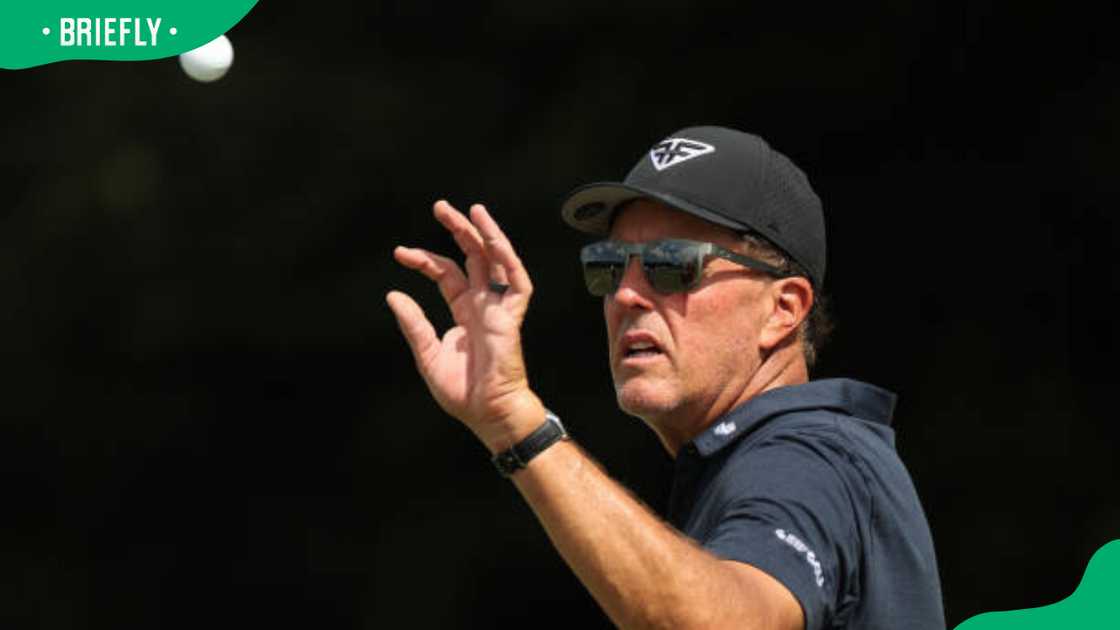 Phil Mickelson of HyFlyers GC catching a ball Phil Mickelson of HyFlyers GC catching a ball
