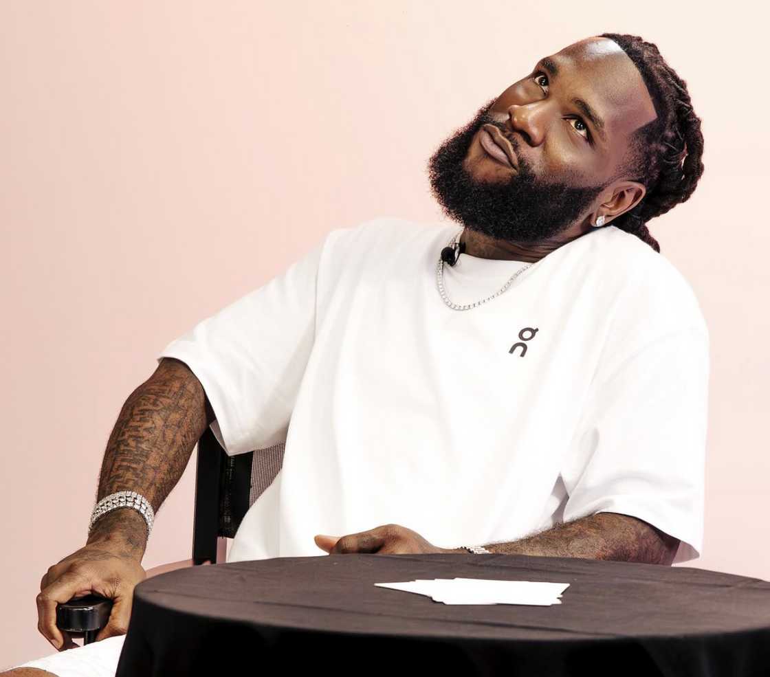 Burna Boy responded to the online criticism Burna Boy responded to the online criticism