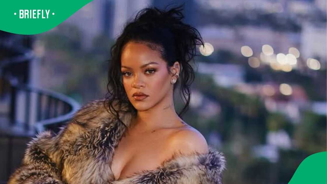 Rihanna spotted in the studio