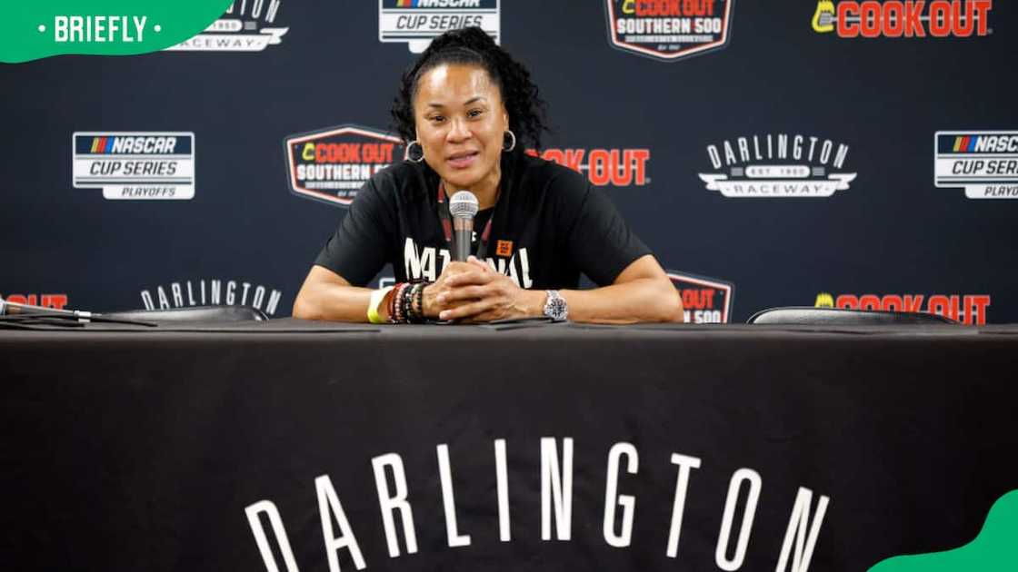 Is Dawn Staley married? Is Dawn Staley married?
