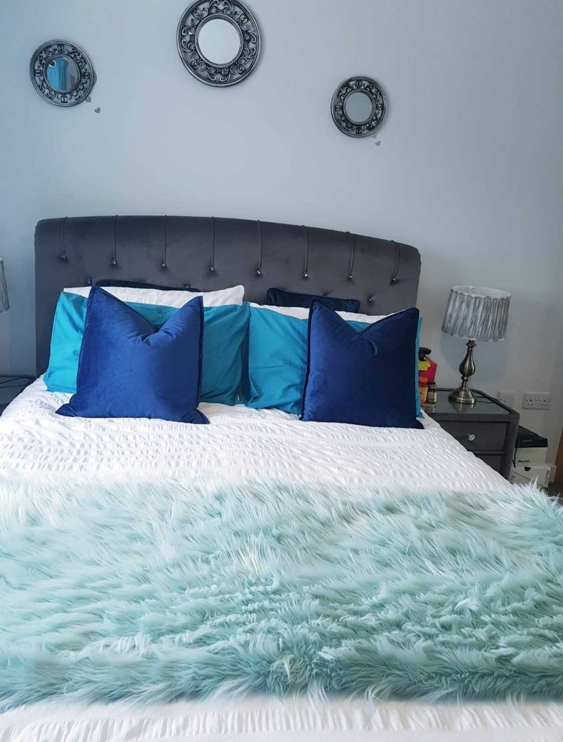 Woman Facebook shares blue and grey themed home interior design, netizens show love.