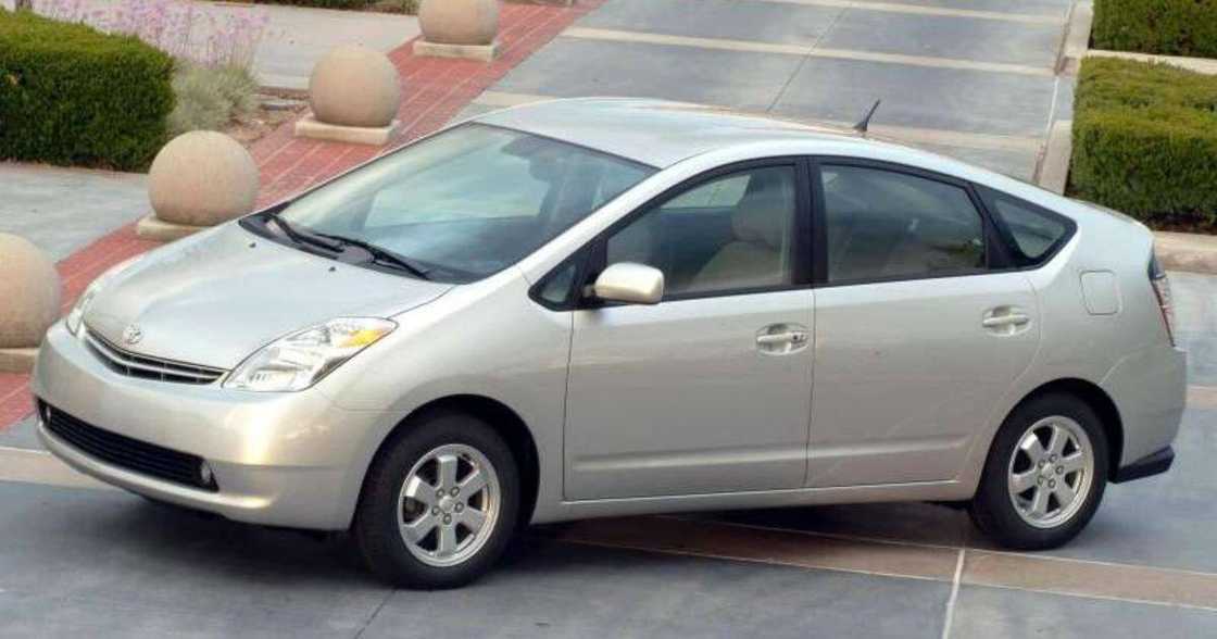 prius stationary