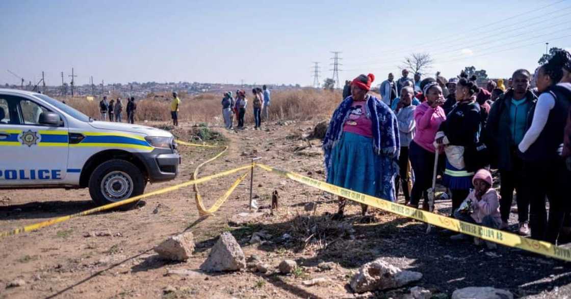 Residents on Nomzamo Soweto Residents on Nomzamo Soweto