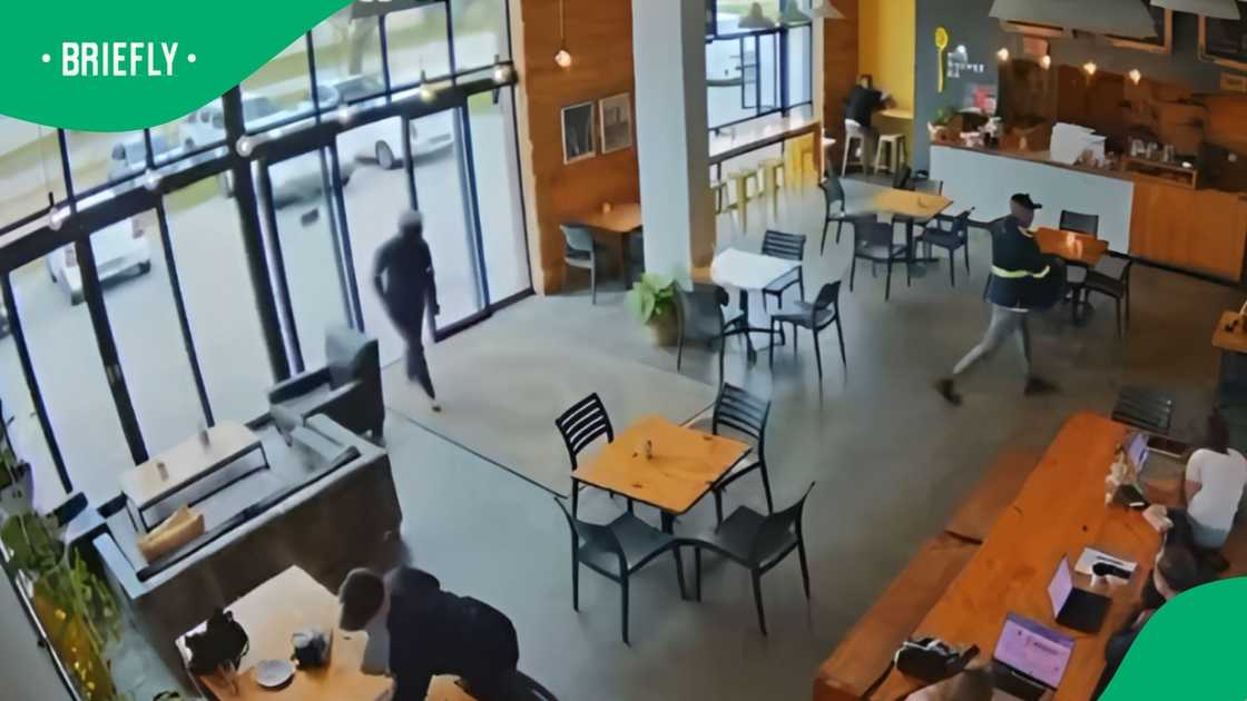 Coffee shop customers were victims of a robbery in Gqeberha in the Eastern Cape Coffee shop customers were victims of a robbery in Gqeberha in the Eastern Cape