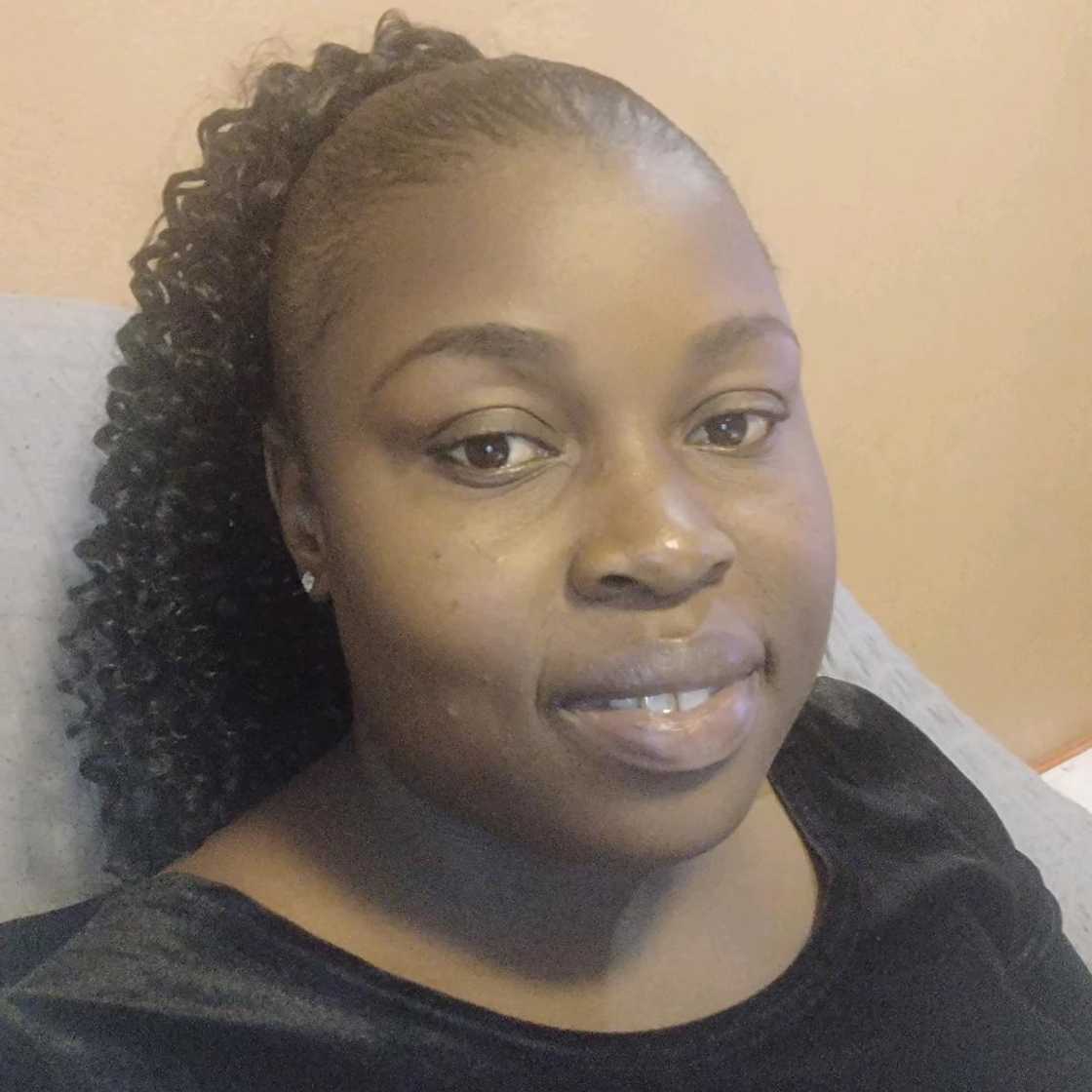 Social media users were touched after seeing a gogo caring for her daughter Social media users were touched after seeing a gogo caring for her daughter