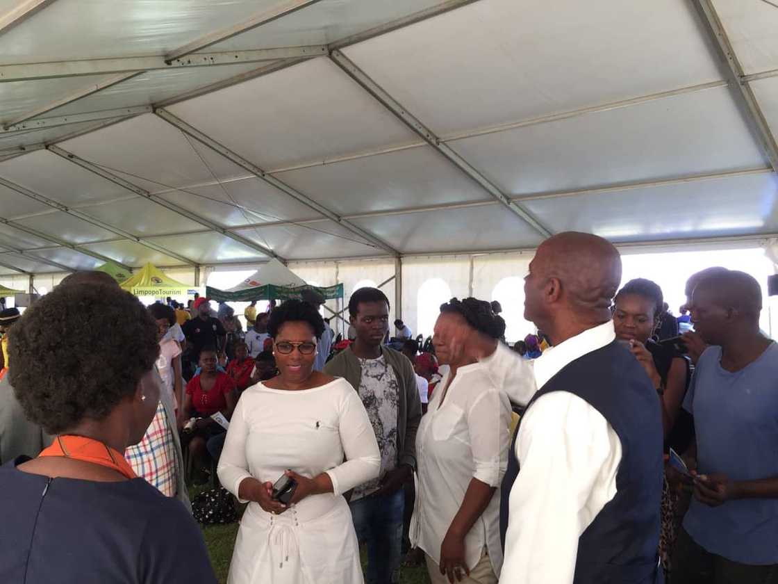 Ayanda Dlodlo Biography: Son, Cars, Husband, Qualifications, Political Career and Pictures Ayanda Dlodlo Biography: Son, Cars, Husband, Qualifications, Political Career and Pictures