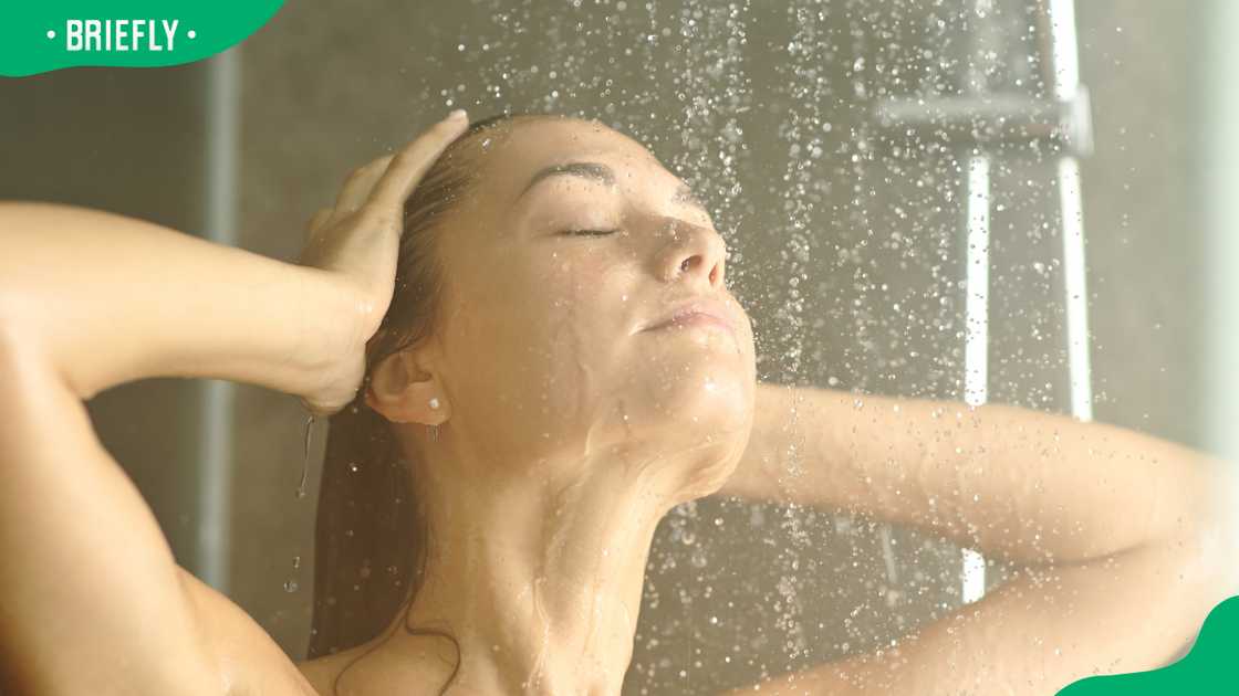Showering to loosen eyelash extensions Showering to loosen eyelash extensions