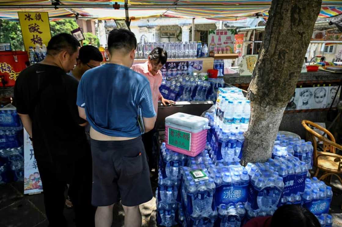 The eastern province of Fujian, and neighbouring Zhejiang, saw temperatures climb above 41 Celsius (106 F) at the weekend The eastern province of Fujian, and neighbouring Zhejiang, saw temperatures climb above 41 Celsius (106 F) at the weekend