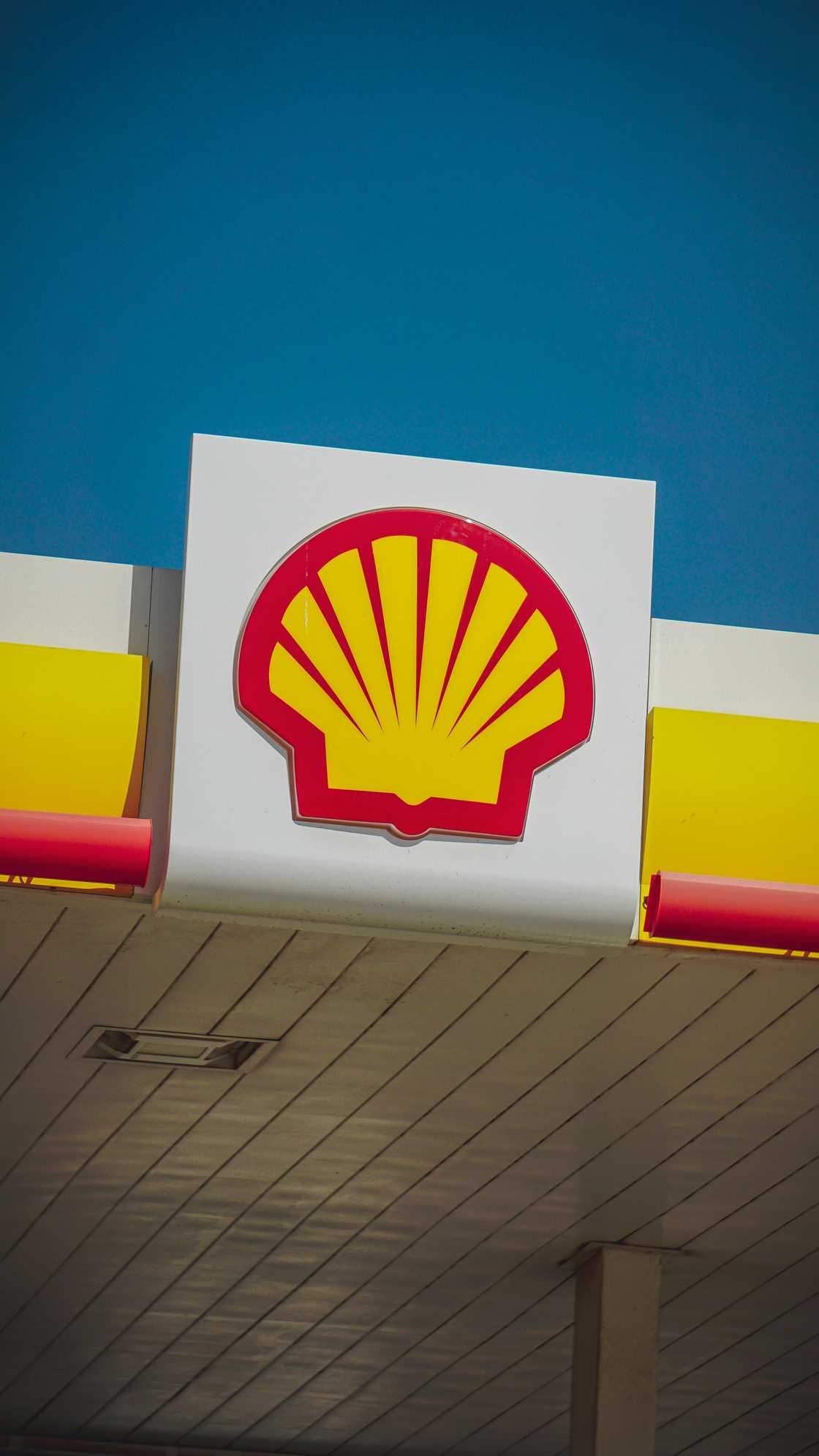 Petrol attendant appreciated his time at Shell garage Petrol attendant appreciated his time at Shell garage