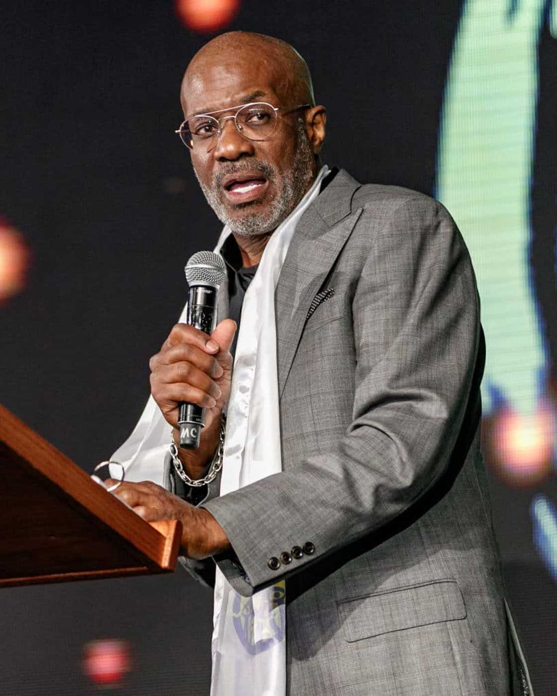 Bishop Noel Jones biography