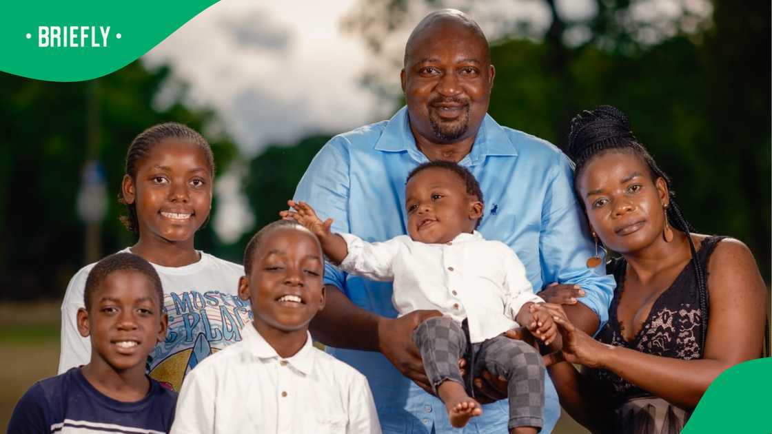 Mandla Ntimane gifted his wife of 10 years on her birthday Mandla Ntimane gifted his wife of 10 years on her birthday