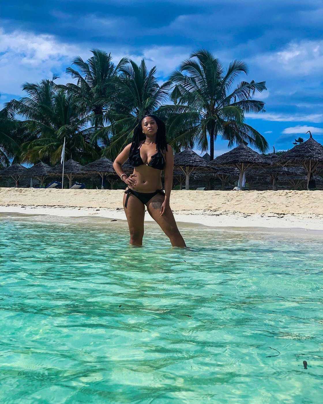 Zola Nombona biography: age, sister, Robert Marawa, songs, nominations, awards, education, TV shows, movies and Instagram Zola Nombona biography: age, sister, Robert Marawa, songs, nominations, awards, education, TV shows, movies and Instagram