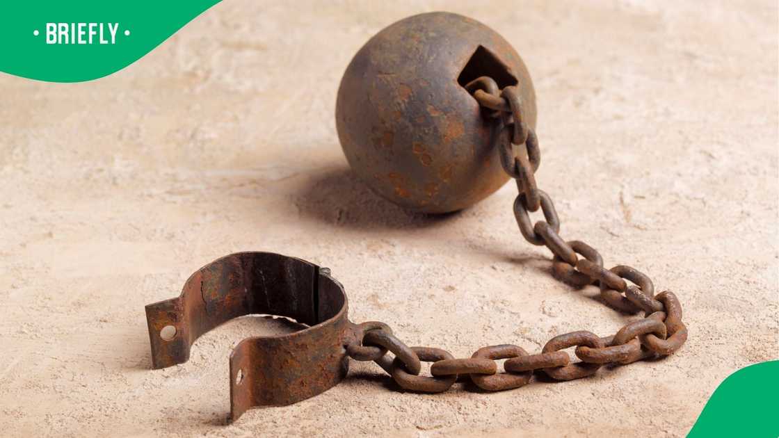 A picture of a ball and chain.