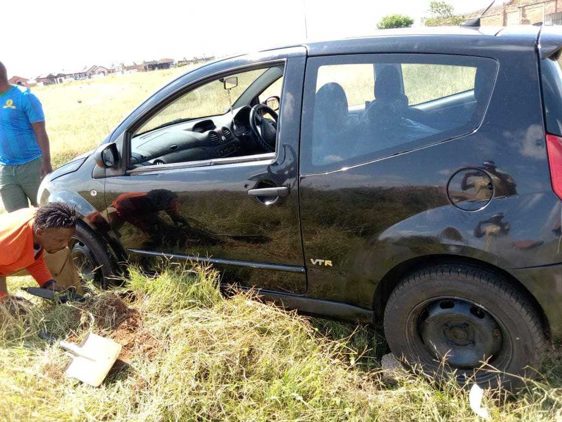 Good people help stranded couple Facebook post Good people help stranded couple Facebook post