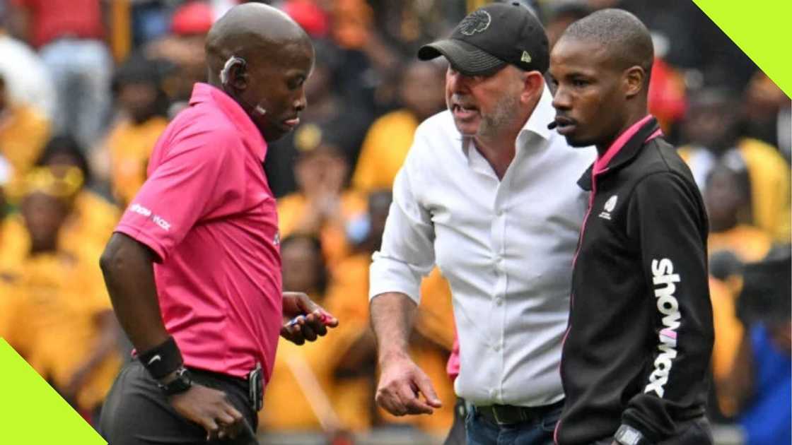 Former Premier Soccer League referee Victor Hlungwani exposes the mistake match officials made during the tie between Kaizer Chiefs and Mamelodi Sundowns in the Betway Premiership. Photo: @iDskiTimes. Former Premier Soccer League referee Victor Hlungwani exposes the mistake match officials made during the tie between Kaizer Chiefs and Mamelodi Sundowns in the Betway Premiership. Photo: @iDskiTimes.
