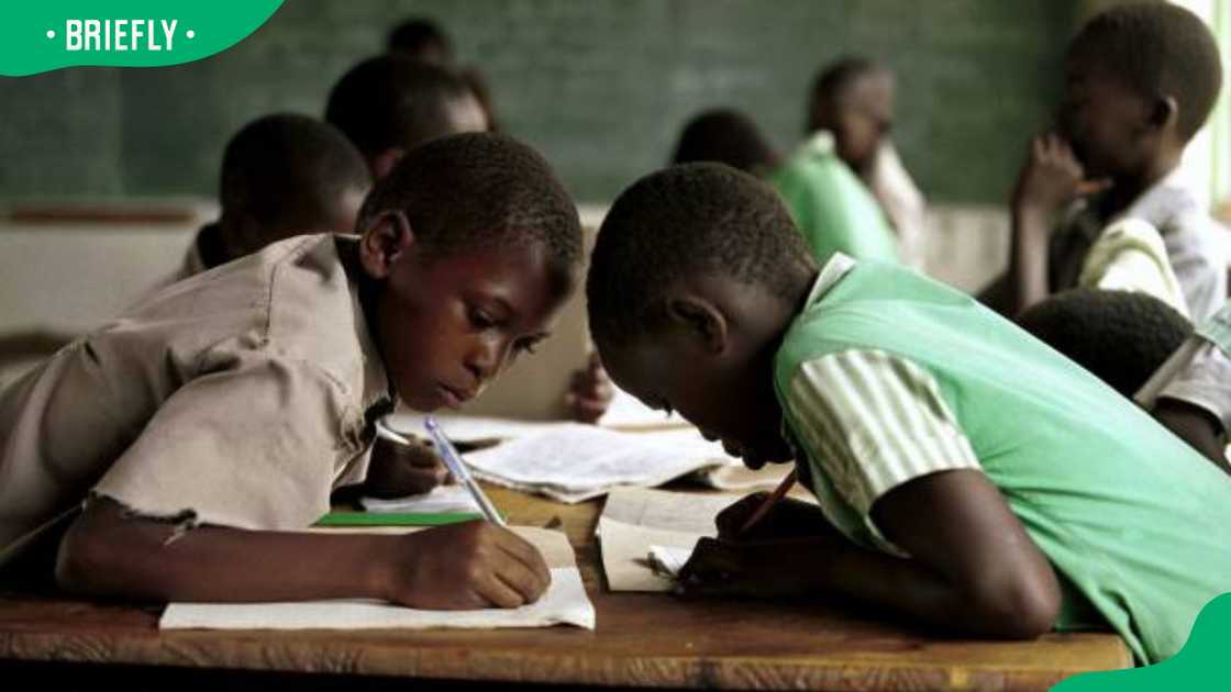 Pupils during a lesson in Zimbabwe Pupils during a lesson in Zimbabwe
