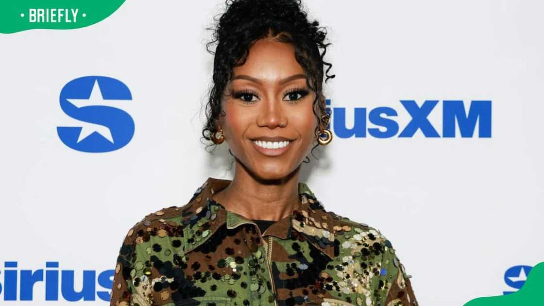 Muni Long posing for a photo at SiriusXM studios in 2024 Muni Long posing for a photo at SiriusXM studios in 2024