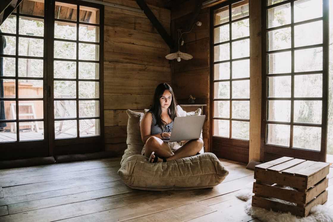 A woman working on her laptop