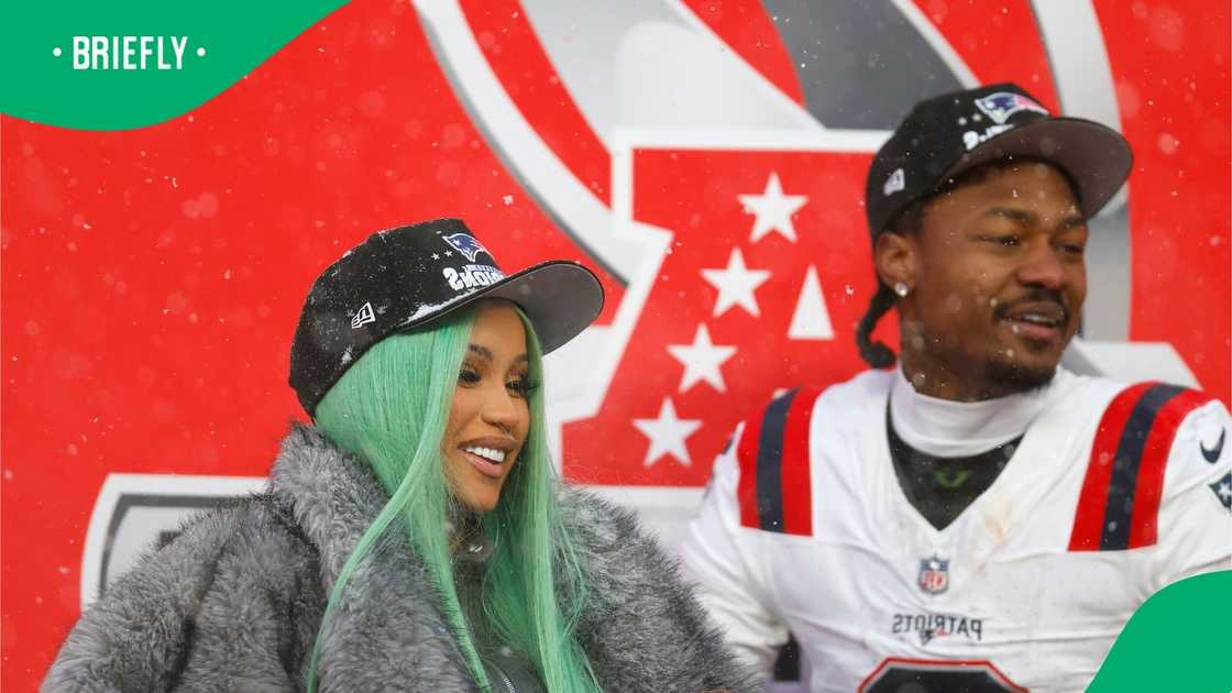 Cardi B reveals why she argued with Stefon Diggs Cardi B reveals why she argued with Stefon Diggs